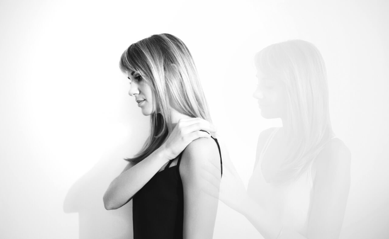@sonia_grispo C'è quella parola legata a doppio filo al concetto di violenza: solitudine. Il timore di non avere voce perché non c'è ascolto, di non essere capiti, creduti, di essere isolati. Ma nessuna donna è sola, mai. Dentro portiamo la forza che abbiamo costruito in tutta una vita, l'educazione alla libertà che ci è stata insegnata, i valori e il coraggio che ci hanno donato in eredità. E così, anche quando sembra che intorno non ci sia nessuno che ci sostenga, noi non siamo sole. #ConLeDonneXLeDonne