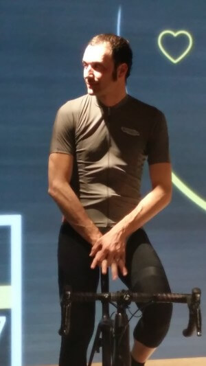 Ivan Basso sulla cyclette presso Technogym