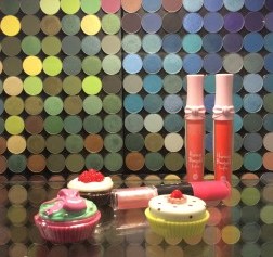 Ai cosmetici? Gli manca solo la parola ma abbiate fiducia. Parleranno