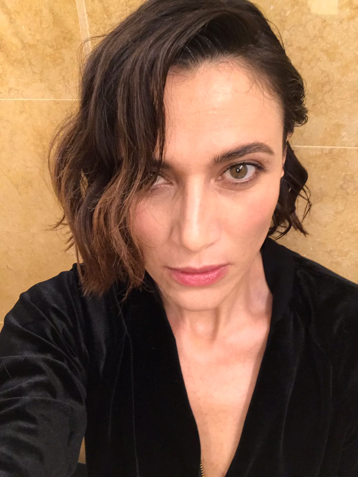Anna Foglietta, dal backstage del festival di Sanremo il suo look in anteprima